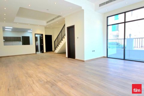 Villa à Dubai, 4 chambres, 249.8 m², № 58304 - photo 2