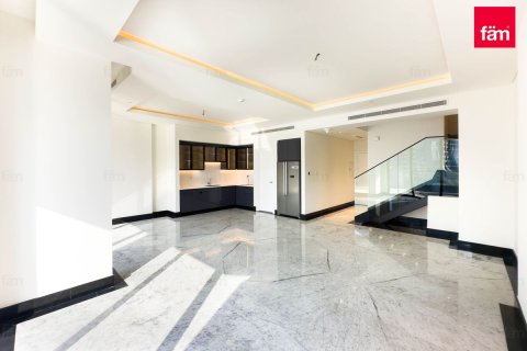 Apartment in Business Bay, Dubai 2 bedrooms, 199 sq.m. № 53293 - photo 2