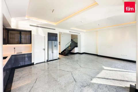 Apartment in Business Bay, Dubai 2 bedrooms, 199 sq.m. № 53293 - photo 3