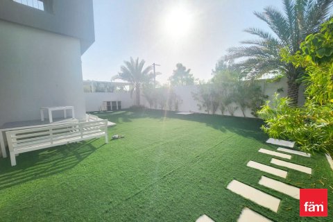 Villa in Dubai Hills Estate, Dubai 3 bedrooms, 424.8 sq.m. № 53294 - photo 16