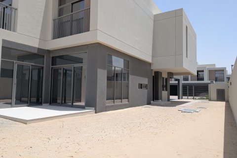 Townhouse in Dubai South (Dubai World Central), Dubai 4 bedrooms, 306.39409400 sq.m. № 63823 - photo 5