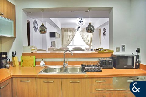 Apartment in Palm Jumeirah, Dubai 2 bedrooms, 162 sq.m. № 99100 - photo 8