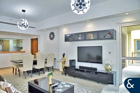 Apartment in Palm Jumeirah, Dubai 2 bedrooms, 162 sq.m. № 99100 - photo 6