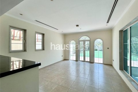 Villa en Legacy, Jumeirah Park, Dubai, 3 dormitorios, 294 m², № 44817 - foto 3