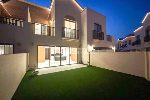 Adosado en Jumeirah Golf Estates, Dubai, 3 dormitorios, 204 m², № 44805 - foto 4