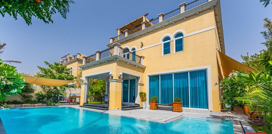 Villa in Dubai 4 bedrooms, 599.8 sq.m. № 49439