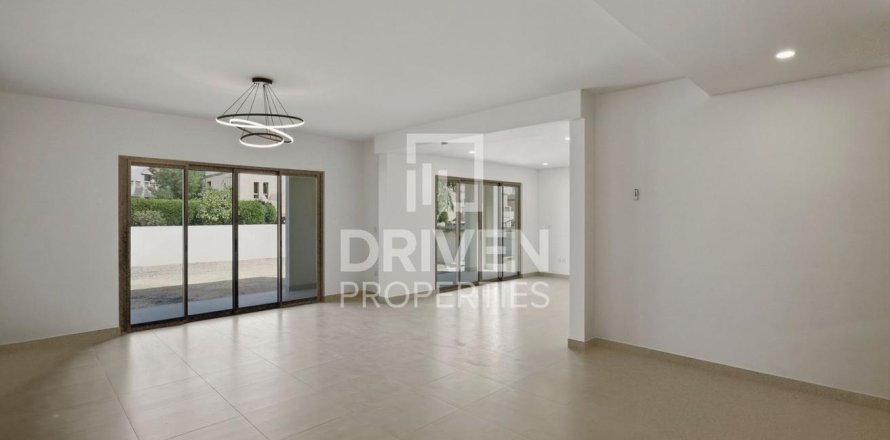 Villa in Jebel Ali, Dubai 4 bedrooms, 567.82 sq.m. № 136790