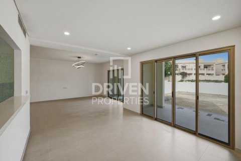 Villa in Jebel Ali, Dubai 4 bedrooms, 567.82 sq.m. № 136790 - photo 4