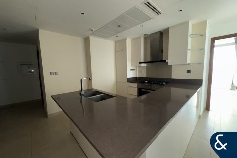Apartment in Dubai Marina, Dubai 3 bedrooms, 182 sq.m. № 99168 - photo 16