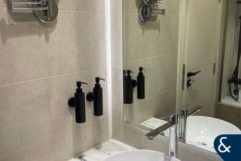 Apartment in Business Bay, Dubai 2 bedrooms, 125 sq.m. № 99169 - photo 14