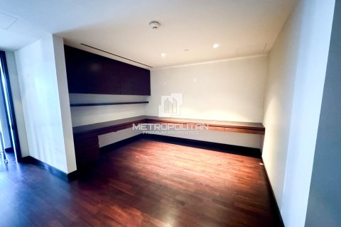 Apartment in Downtown Dubai (Downtown Burj Dubai), Dubai 3 bedrooms, 217 sq.m. № 73954 - photo 17