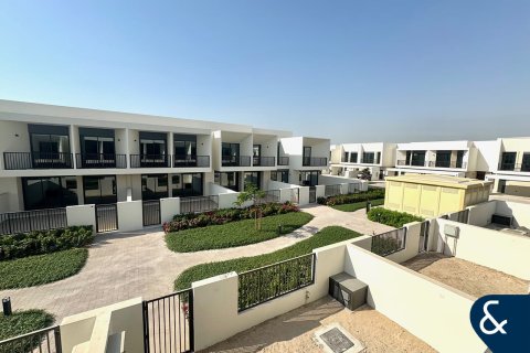 Снять в аренду виллу в Town Square, Дубай: 3 спальни, 174м², № 76356 - фото 1