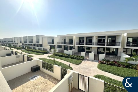 Снять в аренду виллу в Town Square, Дубай: 3 спальни, 174м², № 76356 - фото 11