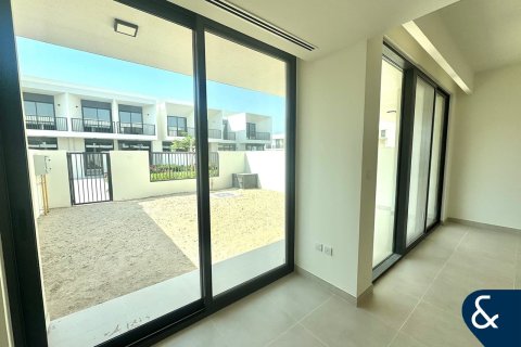 Снять в аренду виллу в Town Square, Дубай: 3 спальни, 174м², № 76356 - фото 4