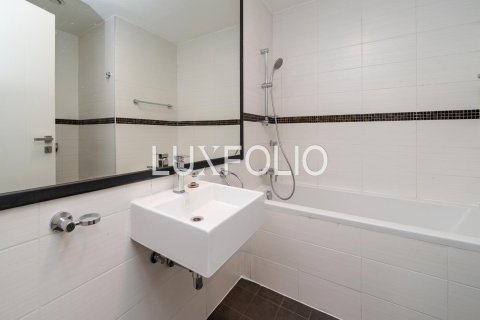 Apartment in Dubai Marina, Dubai 3 bedrooms, 148 sq.m. № 46292 - photo 17