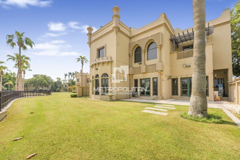 Villa in Palm Jumeirah, Dubai 4 bedrooms, 470 sq.m. № 73107 - photo 1