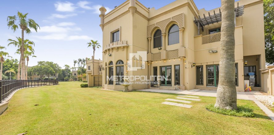 Villa in Palm Jumeirah, Dubai 4 bedrooms, 470 sq.m. № 73107