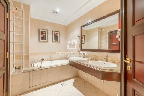 Villa in Palm Jumeirah, Dubai 4 bedrooms, 470 sq.m. № 73107 - photo 28