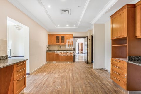 Villa in Palm Jumeirah, Dubai 4 bedrooms, 470 sq.m. № 73107 - photo 12