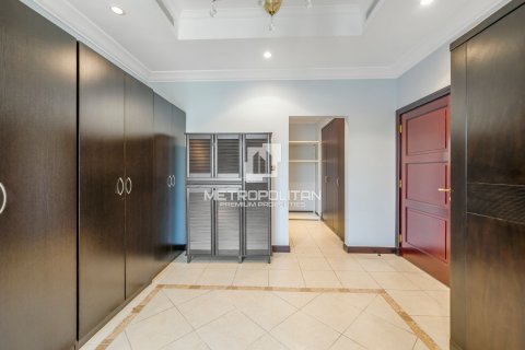 Villa in Palm Jumeirah, Dubai 4 bedrooms, 470 sq.m. № 73107 - photo 20