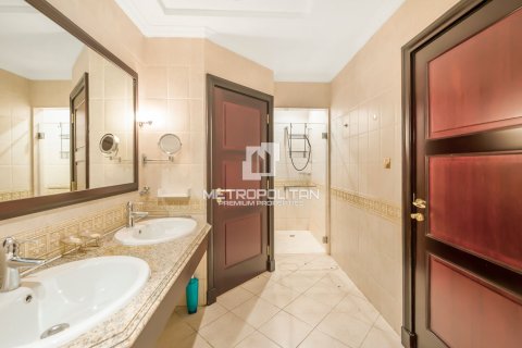 Villa in Palm Jumeirah, Dubai 4 bedrooms, 470 sq.m. № 73107 - photo 29