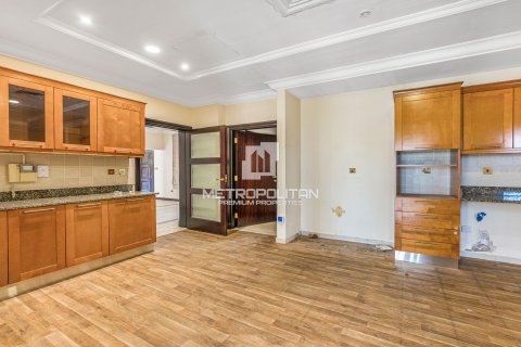 Villa in Palm Jumeirah, Dubai 4 bedrooms, 470 sq.m. № 73107 - photo 11