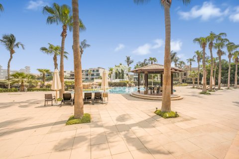 Villa in Palm Jumeirah, Dubai 4 bedrooms, 470 sq.m. № 73107 - photo 2