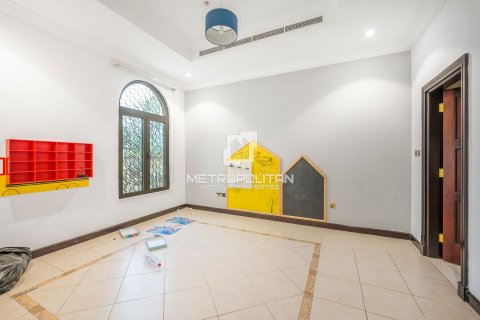 Villa in Palm Jumeirah, Dubai 4 bedrooms, 470 sq.m. № 73107 - photo 22