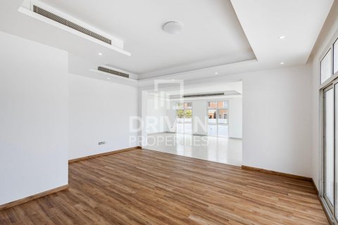 Villa en The Villa, Dubai, 6 dormitorios, 790 m², № 18875 - foto 4