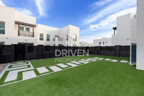 Villa in Al Quoz, Dubai 5 bedrooms, 505 sq.m. № 19238 - photo 6