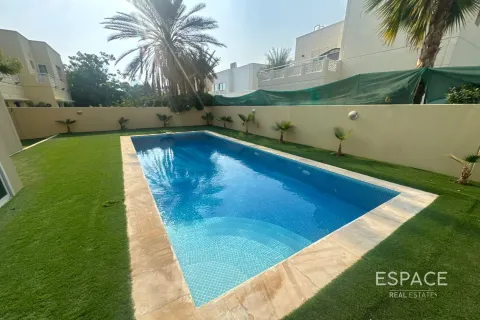 Villa en Meadows 1, Meadows, Dubai, 4 dormitorios, 390 m², № 62160 - foto 18