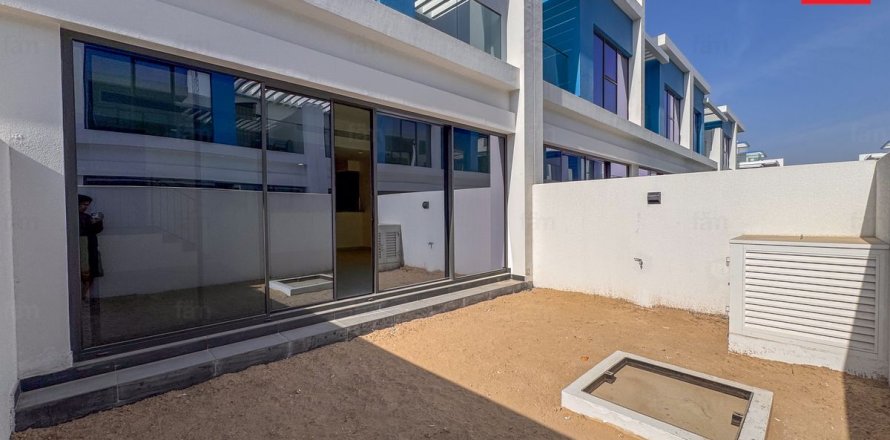 Таунхаус в Дубае, 4 спальни, 144м², № 96346