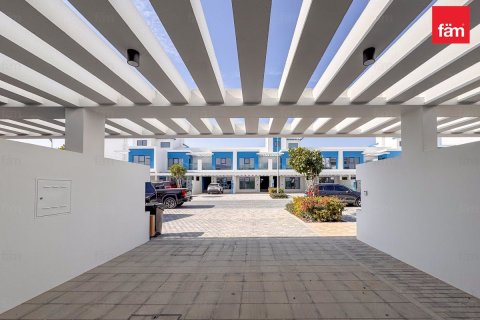 Купить таунхаус в Дубае: 4 спальни, 144м², № 96346 - фото 2