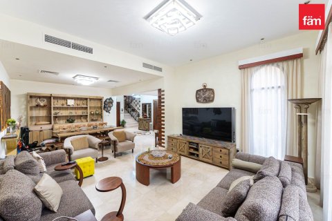 Adosado en Dubai, 4 dormitorios, 328.7 m², № 137746