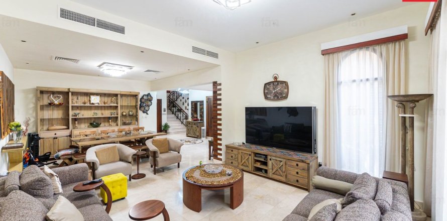 Adosado en Dubai, 4 dormitorios, 328.7 m², № 137746