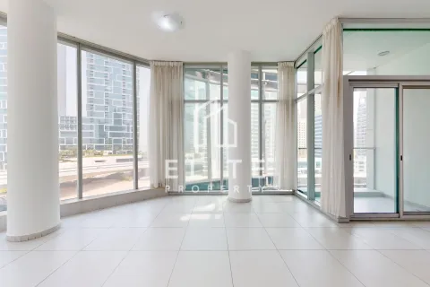 Снять в аренду квартиру в Дубае: 2 спальни, 105м², № 60084 - фото 1