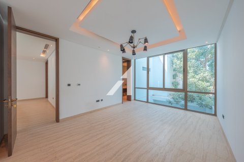 Villa en Jumeirah, Dubai, 5 dormitorios, 591 m², № 18309 - foto 2