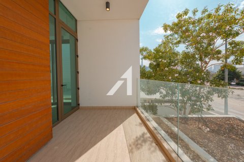 Villa en Jumeirah, Dubai, 5 dormitorios, 591 m², № 18309 - foto 8