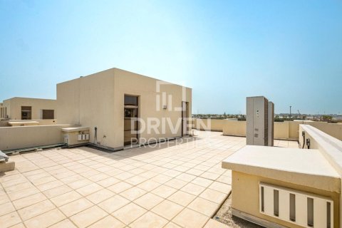 Townhouse in Meydan, Dubai 4 bedrooms, 264.59 sq.m. № 135707 - photo 11