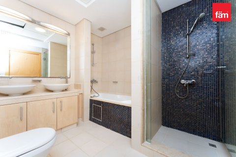 Снять в аренду квартиру в Пальме Джумейре, Дубай: 2 спальни, 150.1м², № 93710 - фото 9