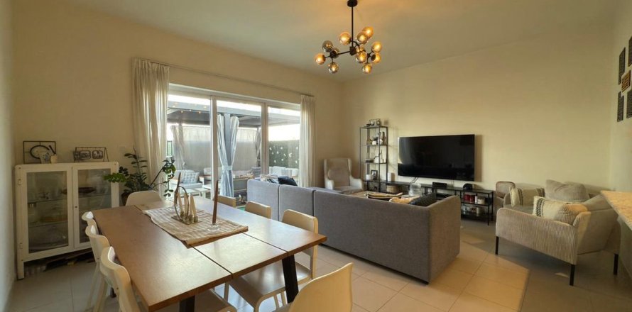 Квартира в Дубае, 3 спальни, 212.6м², № 93711