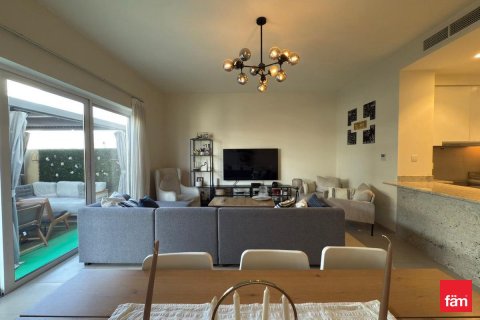 Купить квартиру в Дубае: 3 спальни, 212.6м², № 93711 - фото 2