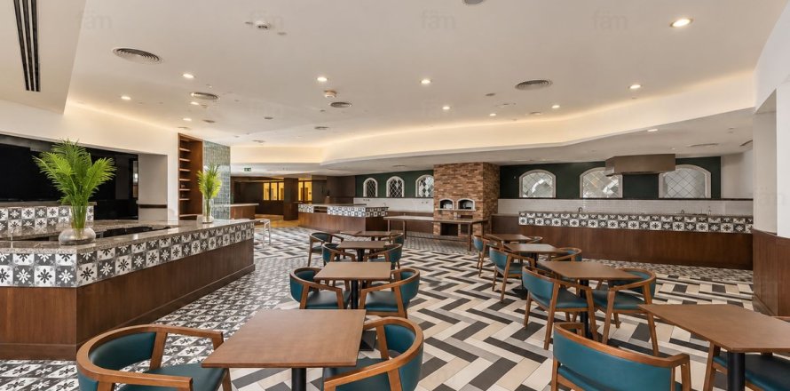 Propiedad comercial en Dubai, 680 m², № 141966