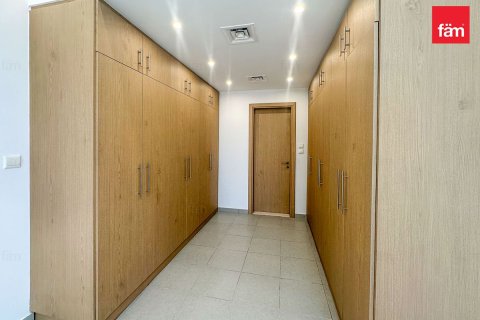 Villa in Dubai 5 bedrooms, 562.7 sq.m. № 93583 - photo 18