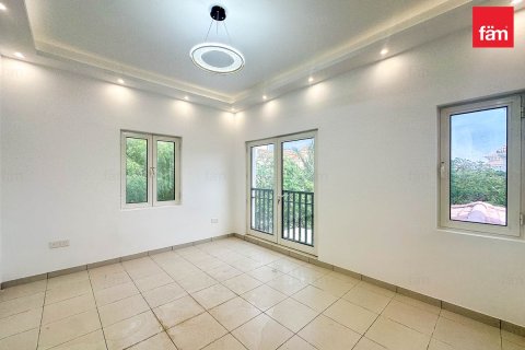 Villa in Dubai 5 bedrooms, 562.7 sq.m. № 93583 - photo 15