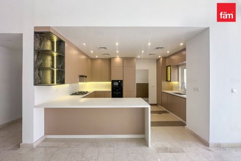 Villa in Dubai 5 bedrooms, 562.7 sq.m. № 93583 - photo 8