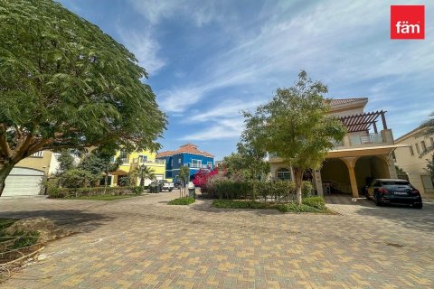 Villa in Dubai 5 bedrooms, 562.7 sq.m. № 93583 - photo 28