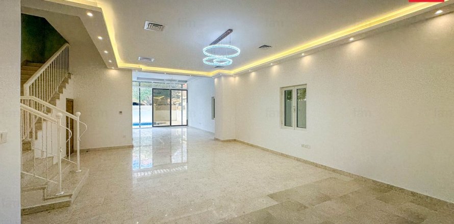 Villa in Dubai 5 bedrooms, 562.7 sq.m. № 93583