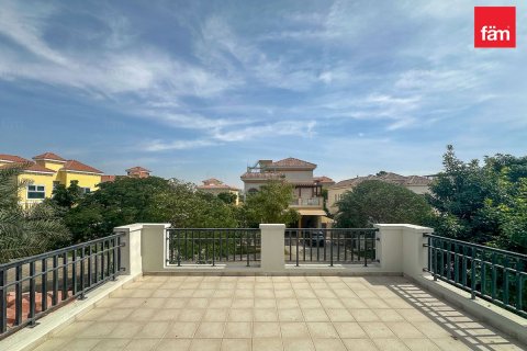 Villa in Dubai 5 bedrooms, 562.7 sq.m. № 93583 - photo 14