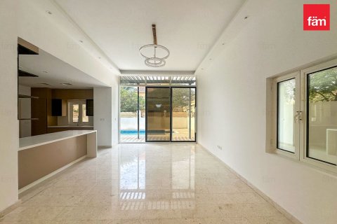 Villa in Dubai 5 bedrooms, 562.7 sq.m. № 93583 - photo 3